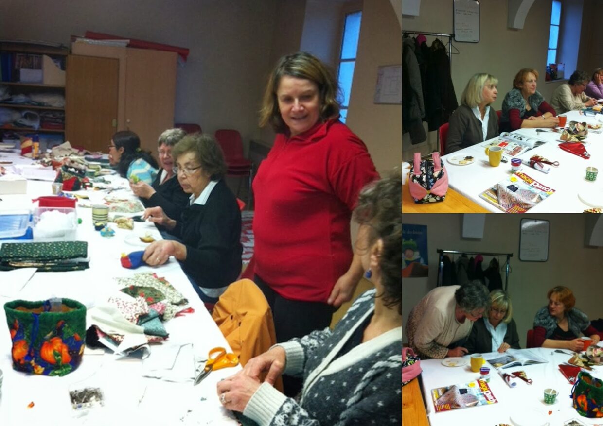 Pour leur dernière réunion de l'année les petites ouvrières de l’Atelier Patchwork ont préparé des sapins pour décorer leurs intérieurs.