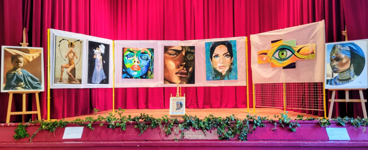 voile enfin levé trésors exposition ART 2026. Dès les premiers jours, une centaine de visiteurs sont venus admirer le travail des artistes.